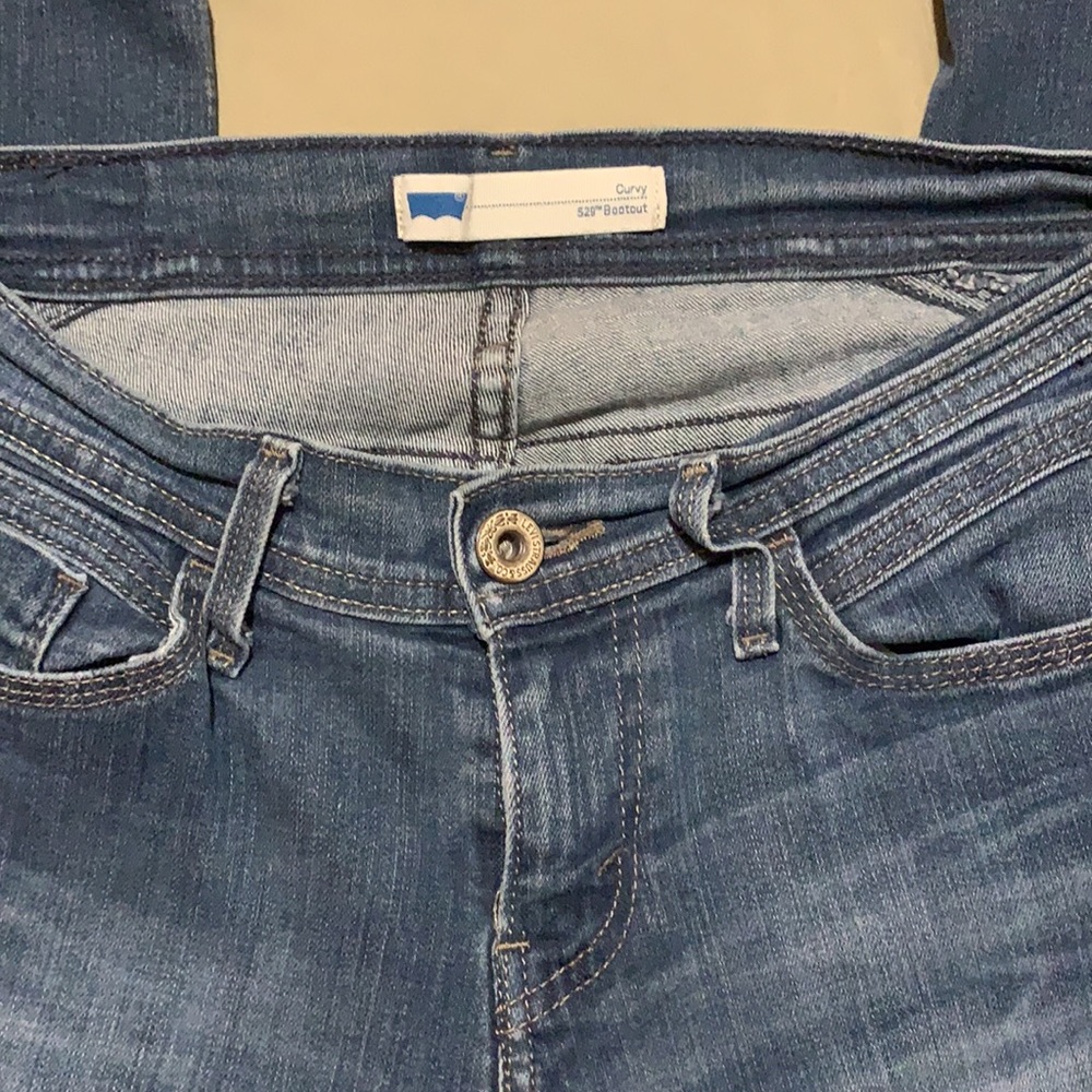 Levi’s low rise bootcut jeans - Picture 2 of 4